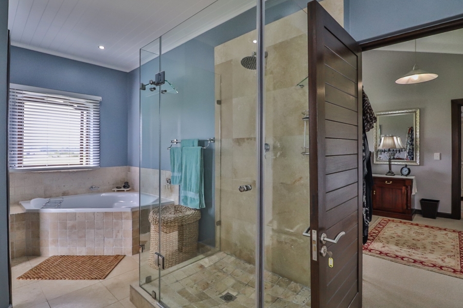 5 Bedroom Property for Sale in Oubaai Western Cape